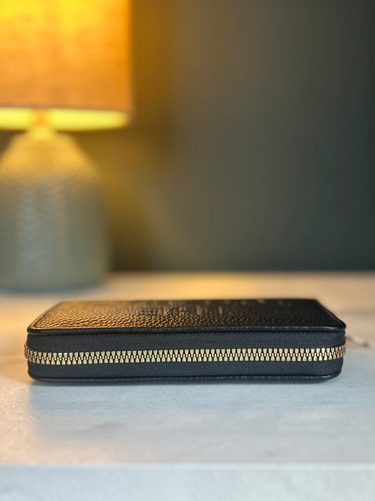 Black Tote Style Wallet